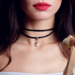 Collares que estilizan la figura: Tendencias 2024