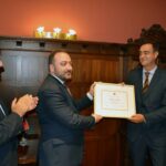 Mariano Vergara, exembajador de Argentina en Armenia, recibe medalla de honor por su labor diplomática